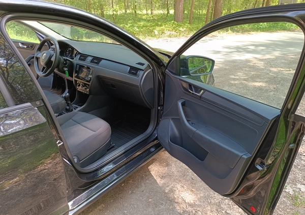 Skoda RAPID cena 38900 przebieg: 144000, rok produkcji 2019 z Koziegłowy małe 121